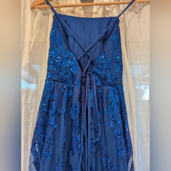 Elegant Blue Sequin Dress - Picture 4 of 5